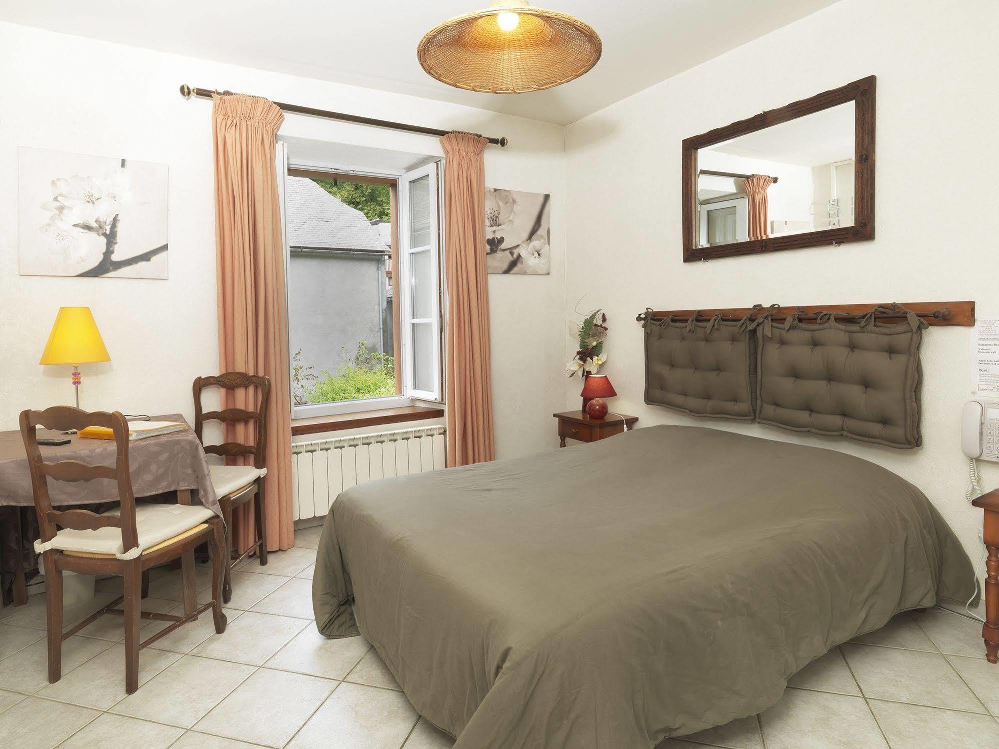 Auberge De L'Isard Saint-Denis  Zewnętrze zdjęcie